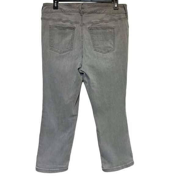 Torrid Gray Super Soft Distressed Crop Jegging Jean Size 18 - Picture 5 of 12